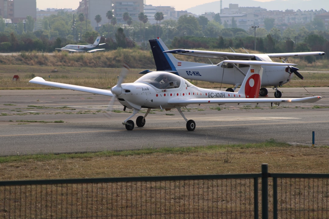 small_airplane_runway