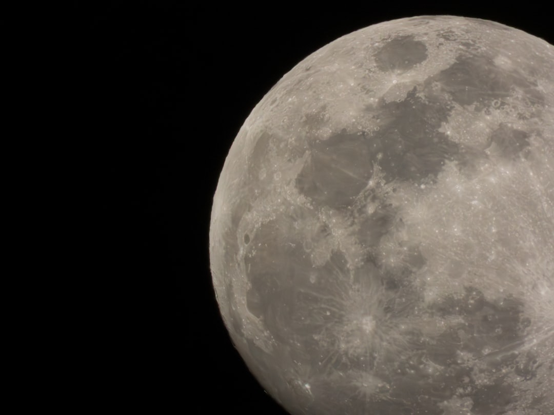 moon_close_view