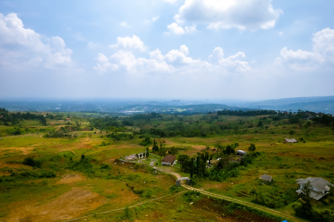 dual_living_city_countryside_travel