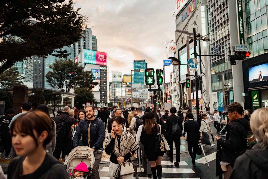 tokyo_pedestrian_street_crowd