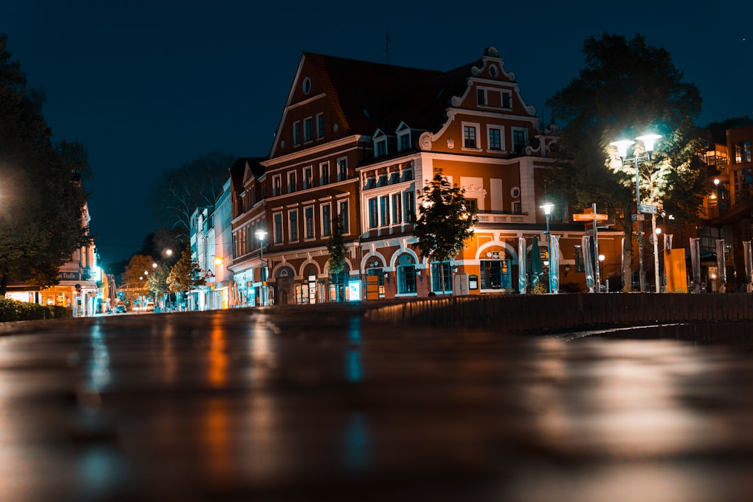 night_city_window