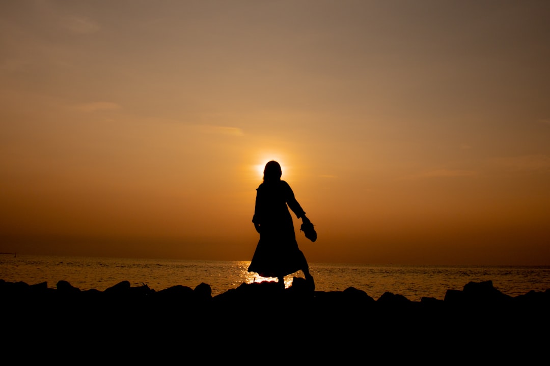 morning_habit_routine_sunrise_walk