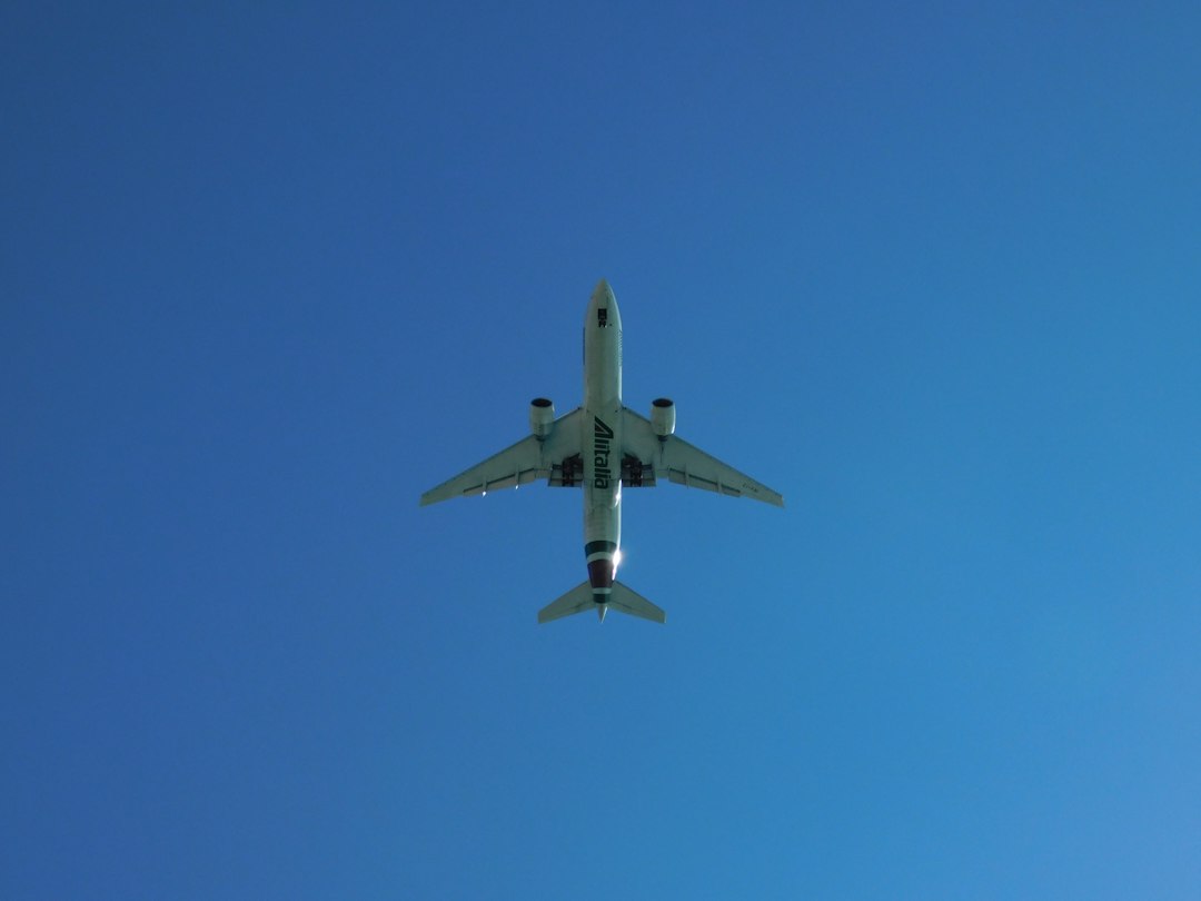 title_card_airplane